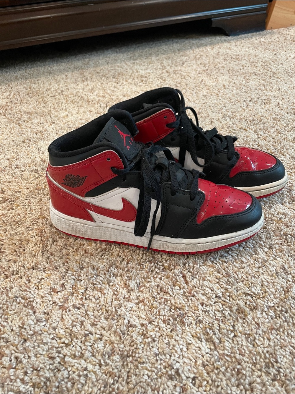 Boys Air Jordan 1 mid sneakers good used condition